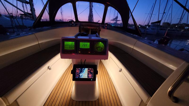 Book yachts online - sailboat - Bavaria 40 - Black Pearl - rent