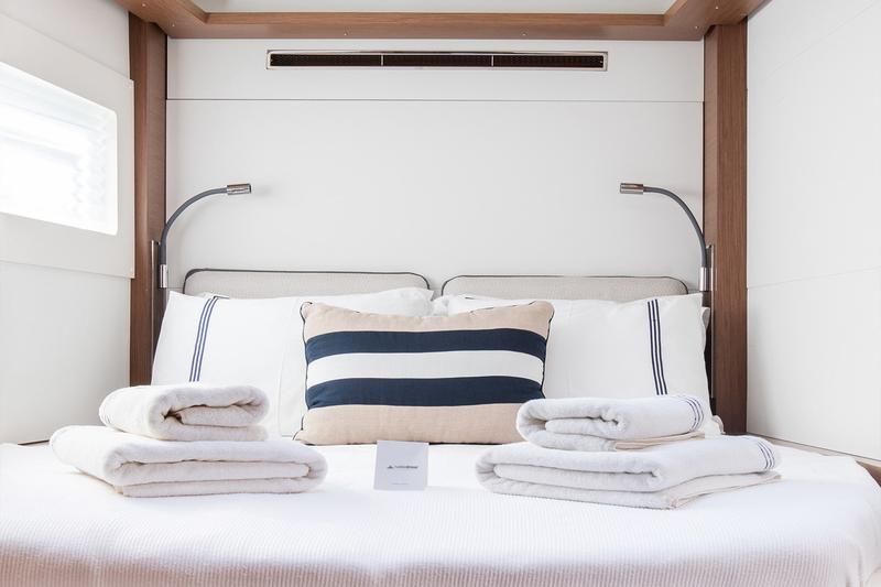 Book yachts online - catamaran - Lagoon 46 - Varuna - rent