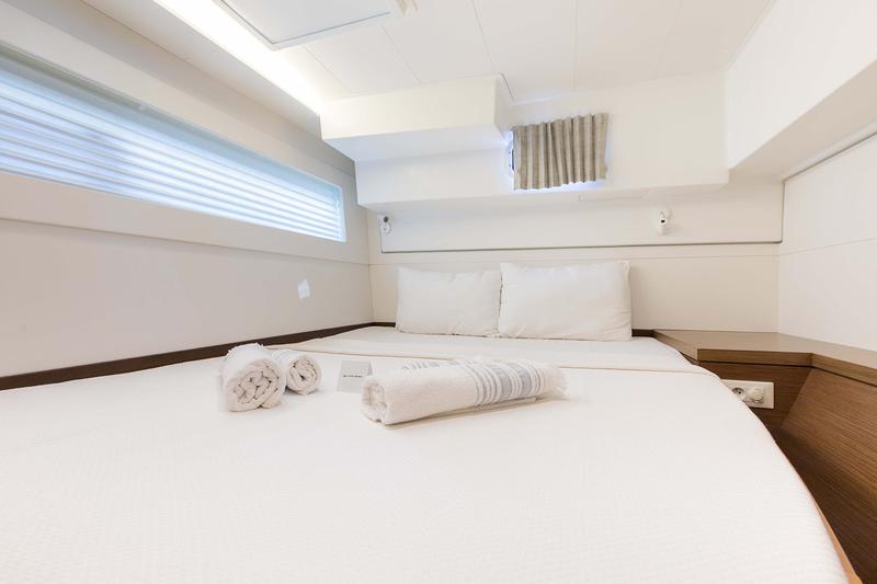 Book yachts online - catamaran - Lagoon 40 - Sedna - rent