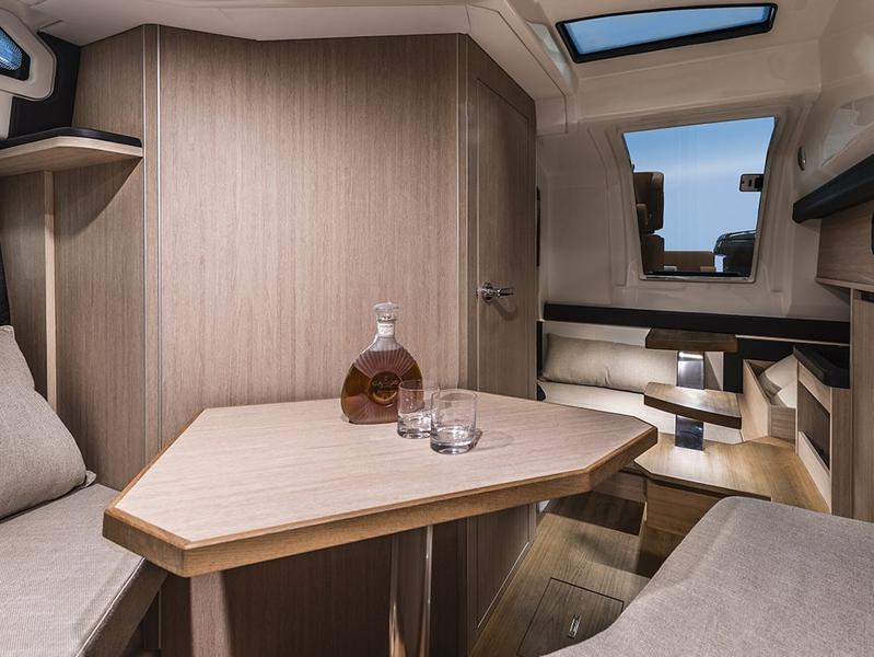 Book yachts online - motorboat - Cranchi E30 Endurance - Aurora - rent