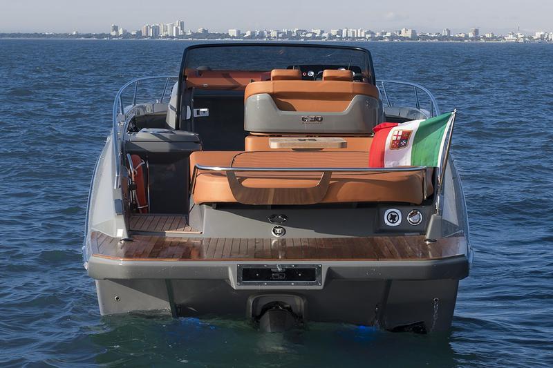 Book yachts online - motorboat - Cranchi E30 Endurance - Aurora - rent