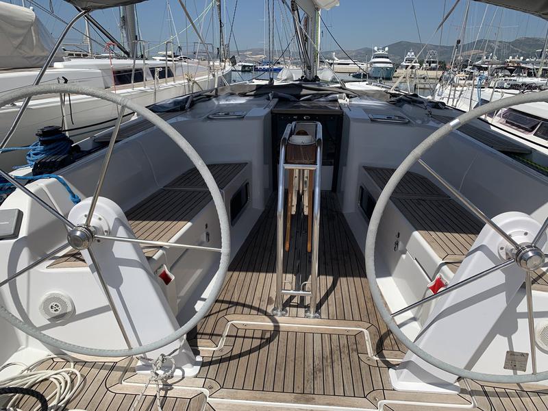 Book yachts online - sailboat - Hanse 445 - 4 cabin - Procyon - rent