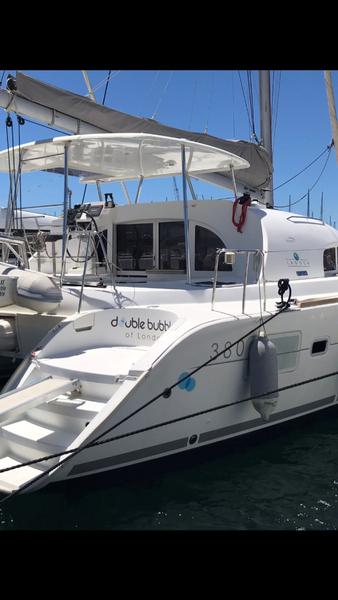 Book yachts online - catamaran - Lagoon 380 - Double Bubble - rent