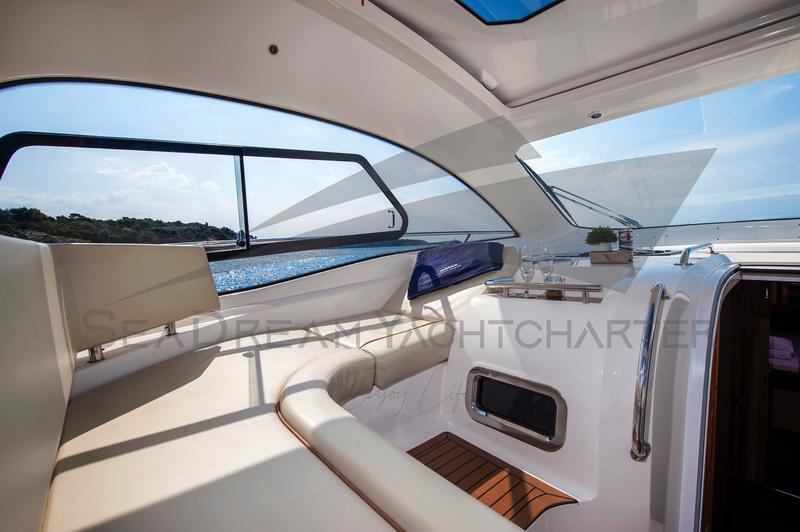 Book yachts online - motorboat - Bavaria Sport 44 HT - Paluma - rent