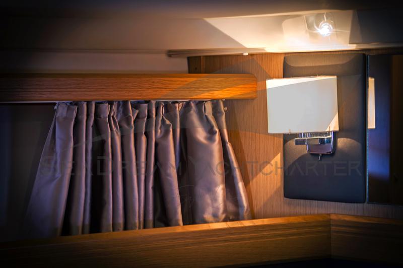 Book yachts online - motorboat - Bavaria Sport 44 HT - Paluma - rent