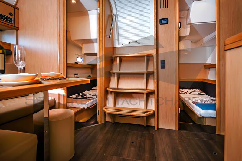 Book yachts online - motorboat - Bavaria Sport 44 HT - Paluma - rent