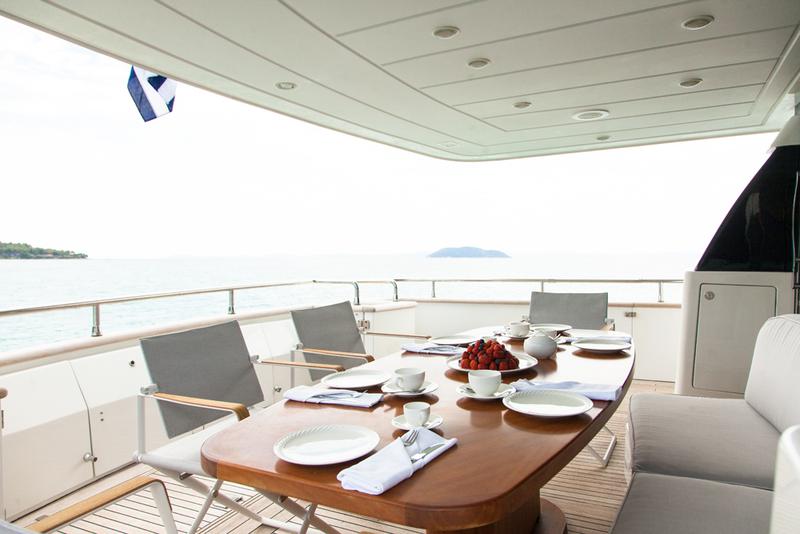 Book yachts online - motorboat - San Lorenzo SL 82 - Bird - rent