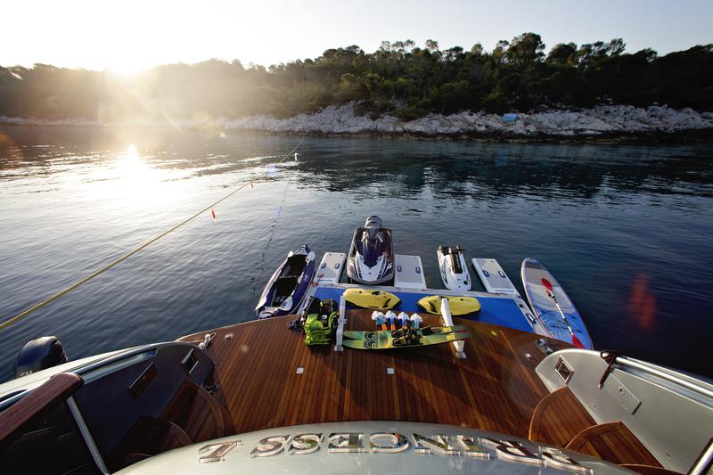 Book yachts online - motorboat - Maiora 108 - Princess L - rent