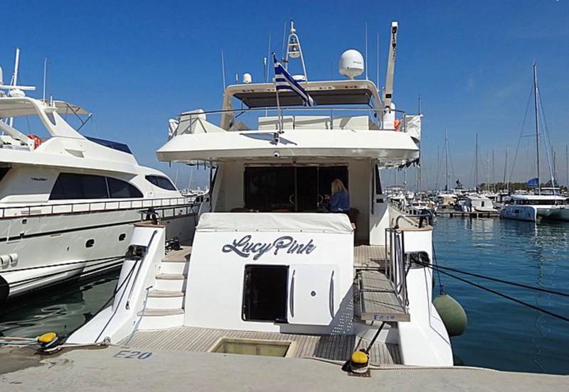 Book yachts online - motorboat - Falcon 92 - Lucy Pink - rent