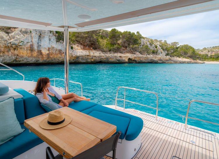 Book yachts online - catamaran - Lagoon 55 - Hydrus - rent