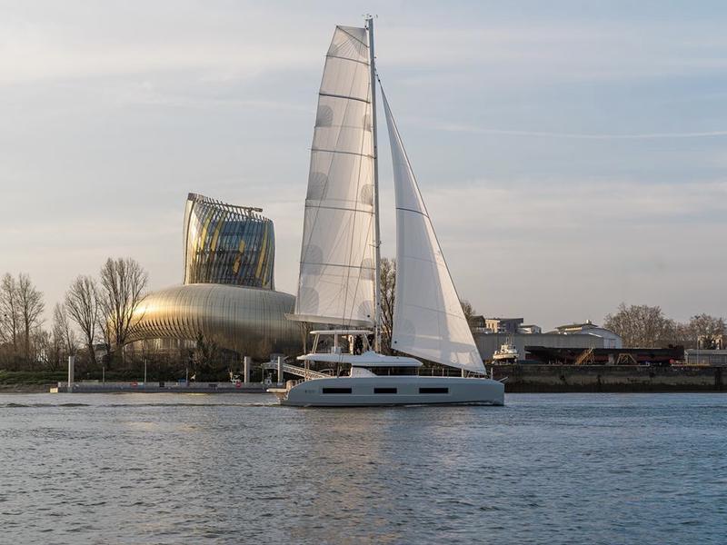 Book yachts online - catamaran - Lagoon 55 - Hydrus - rent