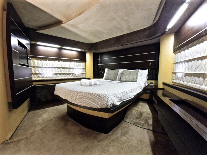 Book yachts online - motorboat - Azimut 86 - Super Toy - rent