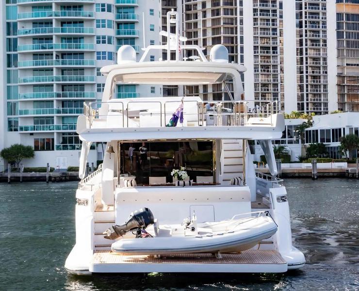 Book yachts online - motorboat - Azimut 85F - La Fenice - rent