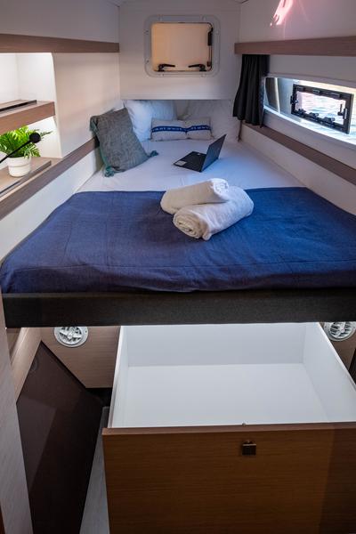 Book yachts online - catamaran - Fountaine Pajot Isla 40 - Artemis - rent
