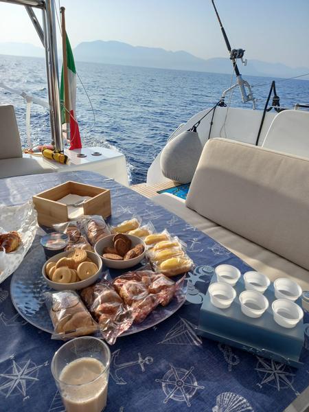 Book yachts online - catamaran - Lagoon 46 - Baraonda - rent