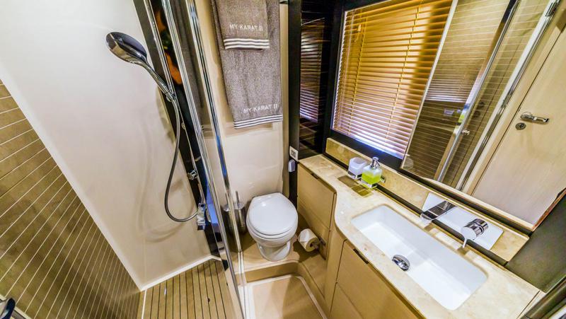 Book yachts online - motorboat - Azimut 66 Fly - My Karat II - rent