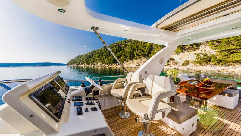 Book yachts online - motorboat - Azimut 66 Fly - My Karat II - rent