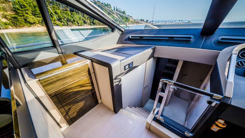 Book yachts online - motorboat - Azimut 66 Fly - My Karat II - rent