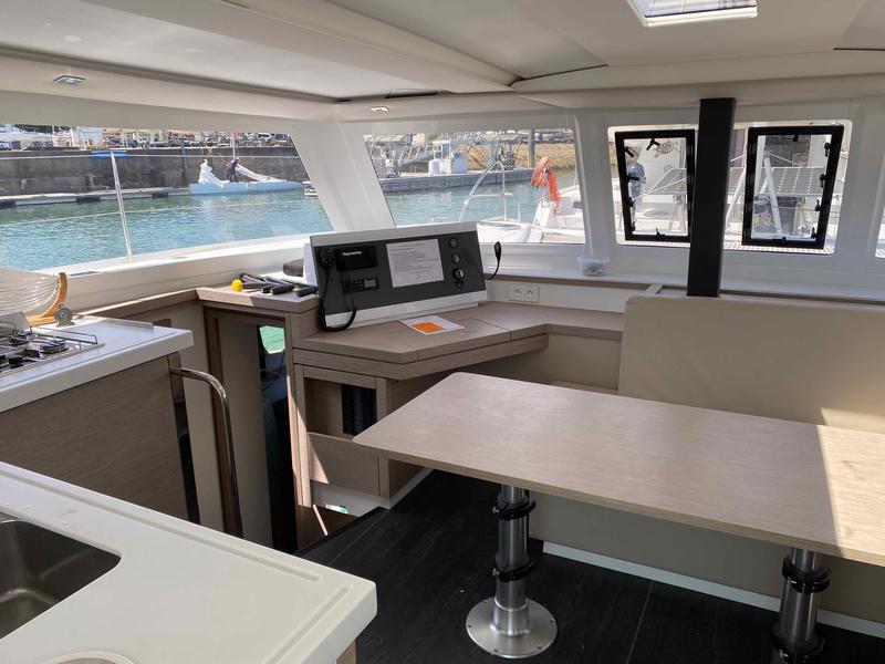 Book yachts online - catamaran - FOUTAINE PAJOT Lucia 40 - Ultimo - rent