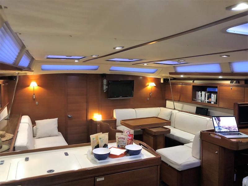 Book yachts online - sailboat - Dufour 525 Grand Large - Nómada - rent