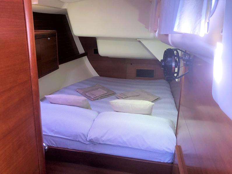 Book yachts online - sailboat - Dufour 525 Grand Large - Nómada - rent