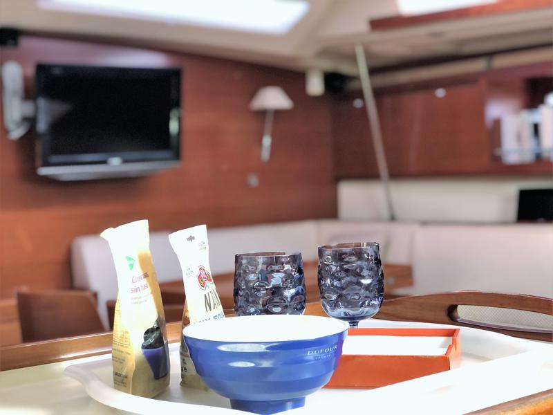 Book yachts online - sailboat - Dufour 525 Grand Large - Nómada - rent
