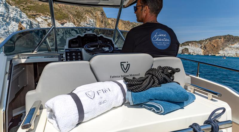 Book yachts online - motorboat - FIM Regina 340 - Lime Express - rent