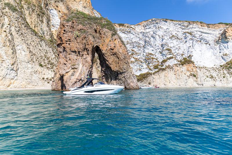 Book yachts online - motorboat - FIM Regina 340 - Lime Express - rent