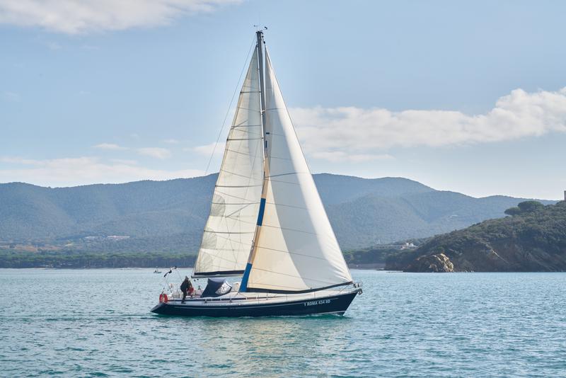 Book yachts online - sailboat - Grand Soleil 43 - Blue Bite - rent
