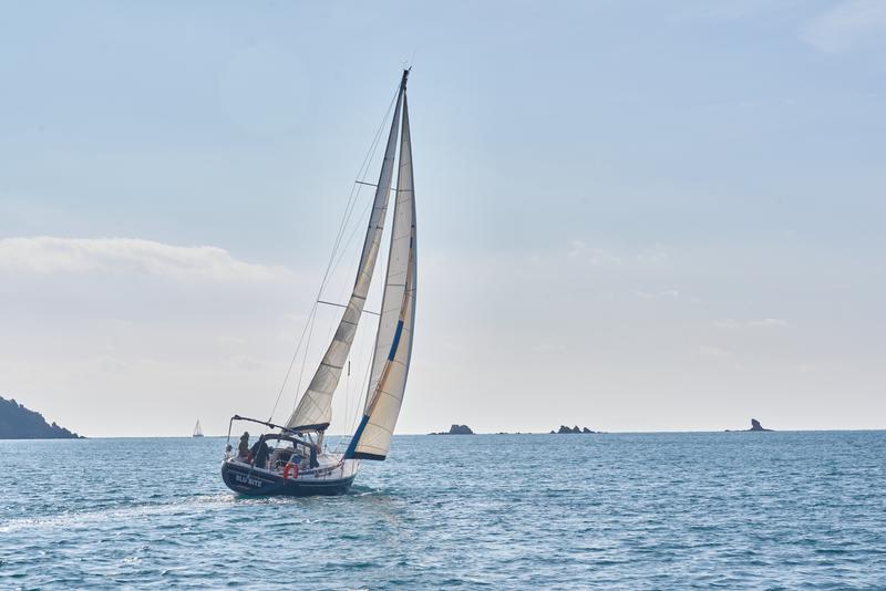 Book yachts online - sailboat - Grand Soleil 43 - Blue Bite - rent