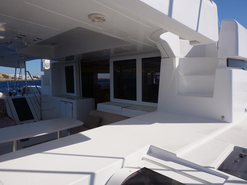 Book yachts online - catamaran - Lagoon 52F - Mercurey - rent