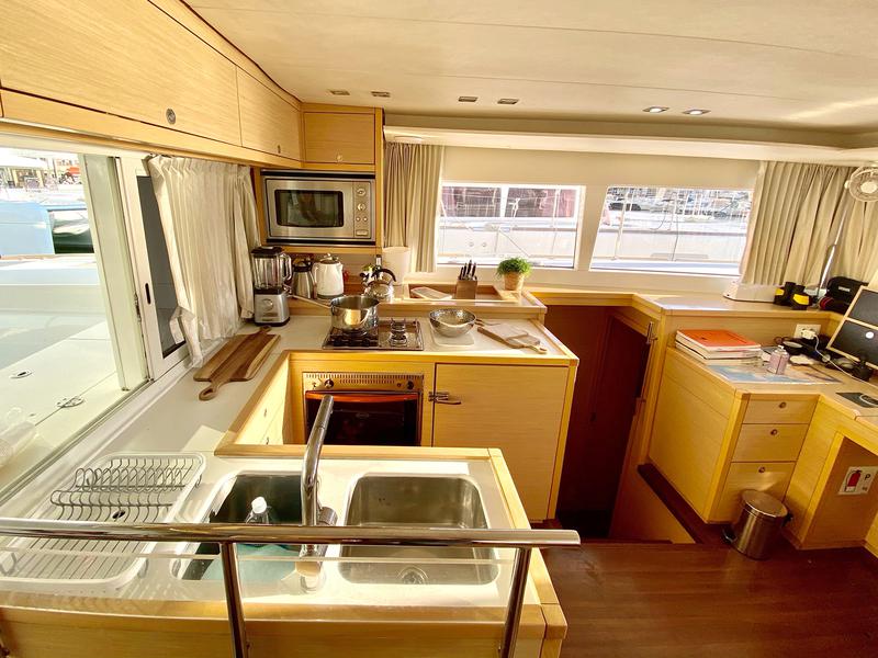 Book yachts online - catamaran - Lagoon 450 - Savana - rent