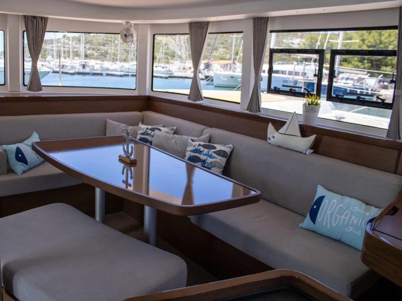 Book yachts online - catamaran - Lagoon 42 - Best Love - rent
