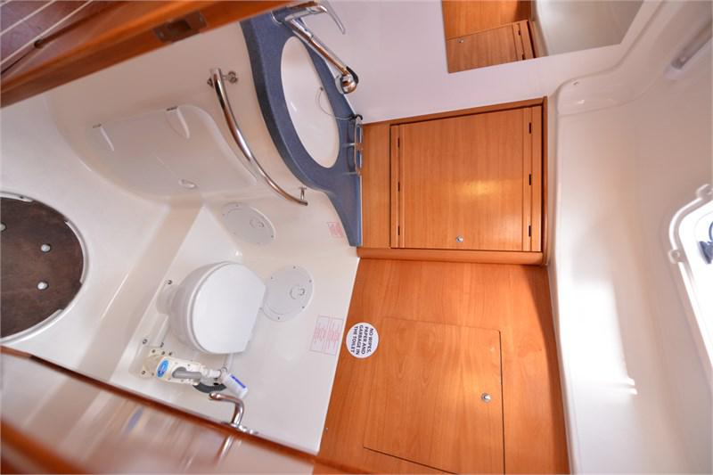 Book yachts online - False - Bavaria 40 Cruiser (3Cab) - Fenix I - rent