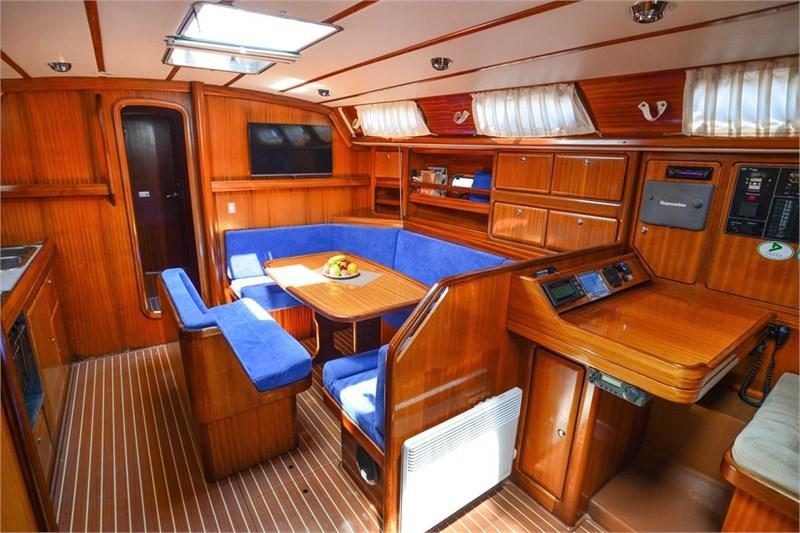 Book yachts online - False - Bavaria 42 (4Cab) - Jimminy Grille - rent