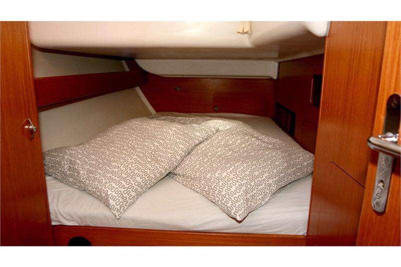 Book yachts online - False - Beneteau Cyclades 43.3 (3Cab) - Fame - rent