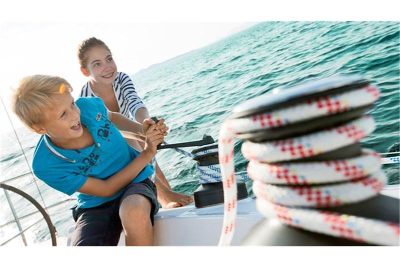 Book yachts online - False - Bavaria Cruiser 41 (3Cab) - Flipper - rent