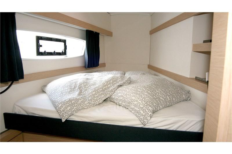 Book yachts online - False - Lucia 40 (3Cab) - Makohela - rent