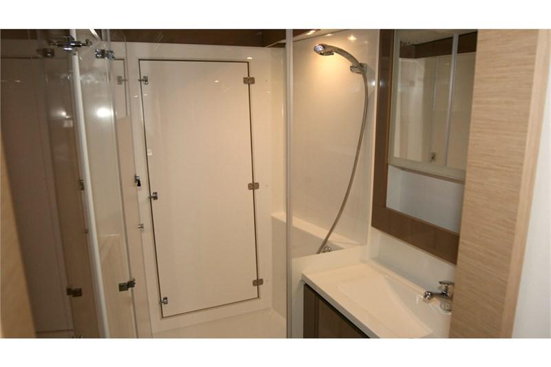 Book yachts online - False - Lucia 40 (3Cab) - Makohela - rent