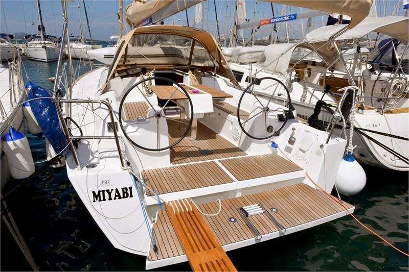 Book yachts online - False - Dufour 350 Grand Large (3Cab) - Navita - rent