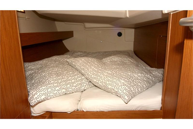 Book yachts online - False - Dehler 42 (3Cab) - Vivid - rent