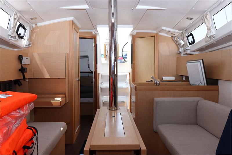 Book yachts online - False - Oceanis 35.1 (3Cab) - Aquarius - with bowtruster - rent