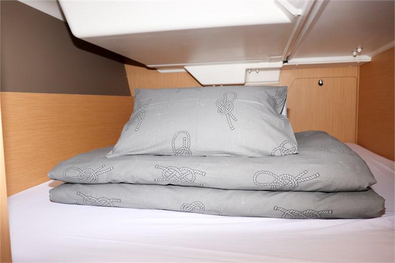 Book yachts online - False - Oceanis 38.1 (3Cab) - Dama - rent