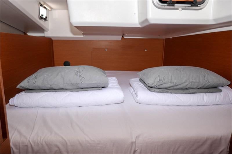Book yachts online - False - Sun Odyssey 440 (4cab) - Waka - rent