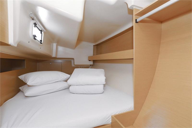 Book yachts online - False - Elan 350 - X-Ray - rent