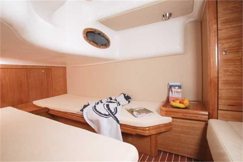 Book yachts online - False - Bavaria 33 Sport - Yamila - rent