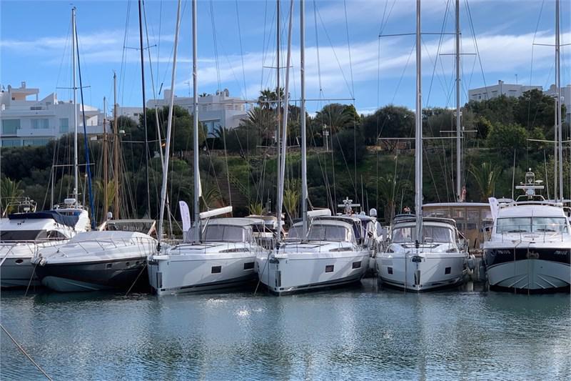 Book yachts online - False - Oceanis 46.1 (4Cab) - Maracuya - rent