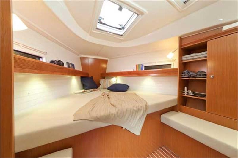 Book yachts online - False - Bavaria Cruiser 36 (3Cab) - Zenith III - rent