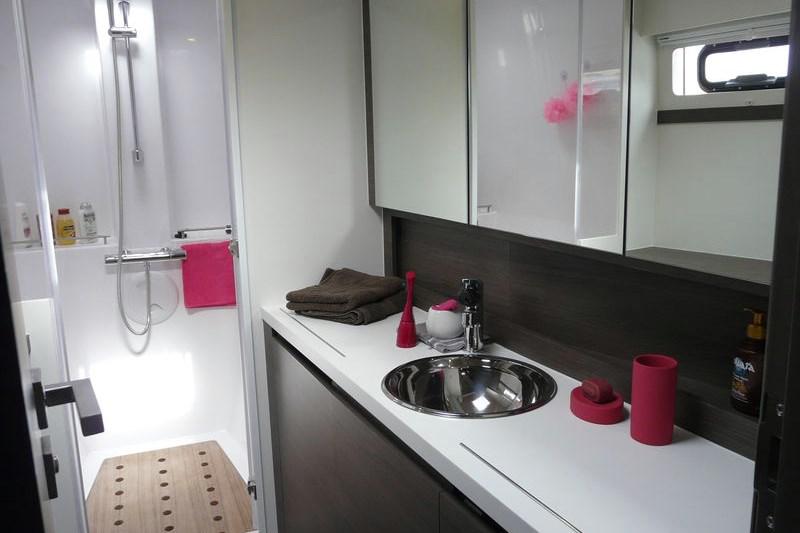 Book yachts online - False - Nautitech Open 40 (4Cab) - Pink Lady - rent