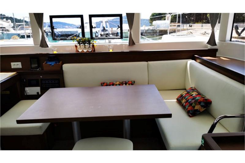 Book yachts online - False - Lagoon 40 (4+2Cab) - Vaiana - rent